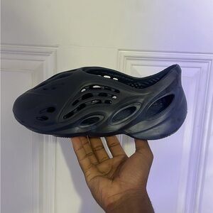 Yeezy Foam Runner (Black)